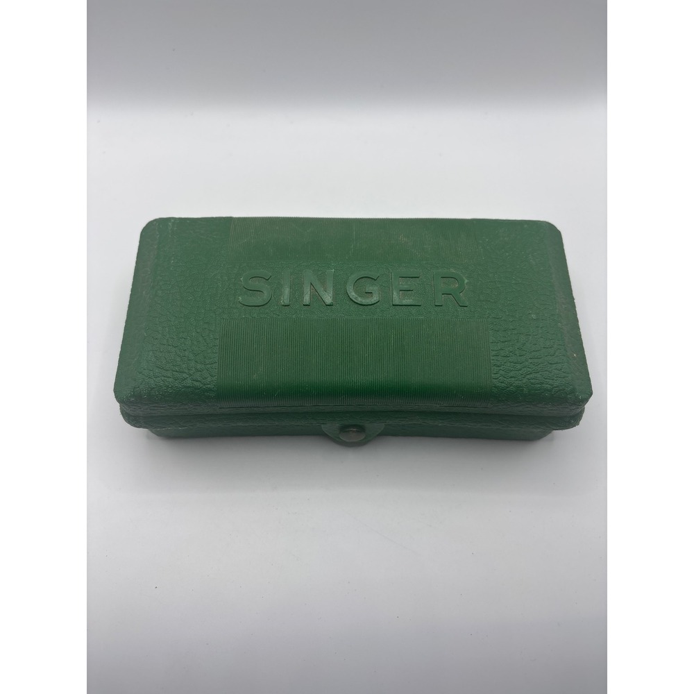 Vintage Singer Green Plastic Accessory Case Sewing Machine Bobbin Box Snap Lid